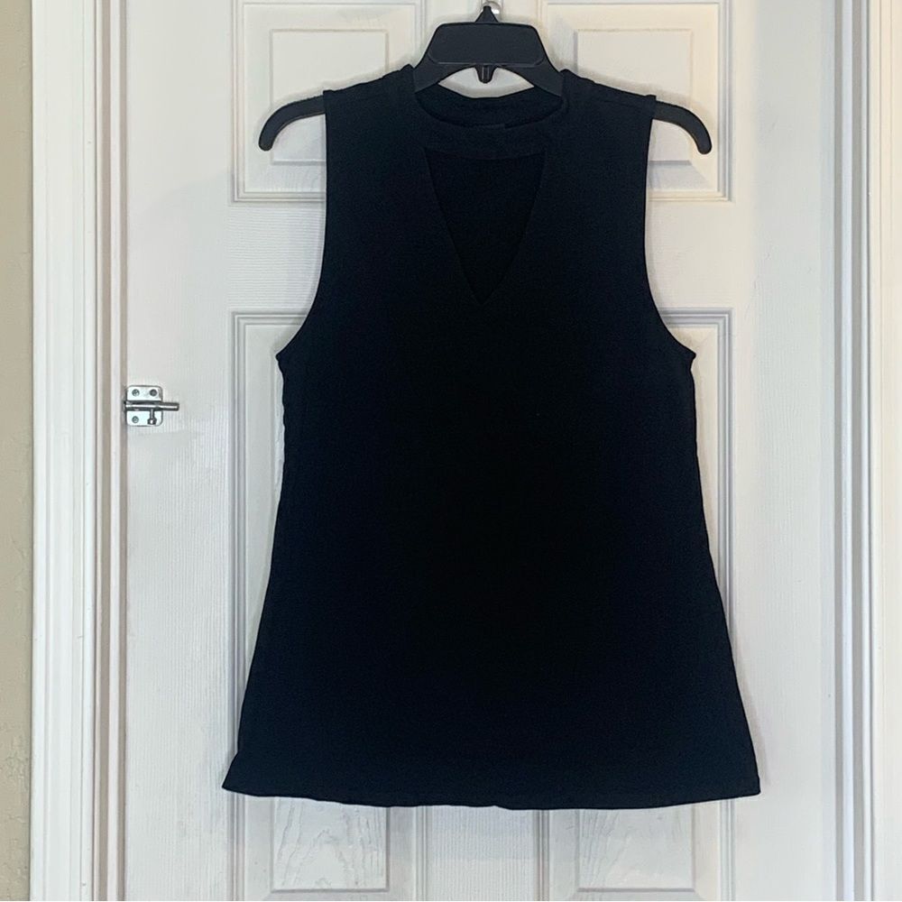 Torrid Black Sleeveless Top Keyhole Neck Opening Size 1X